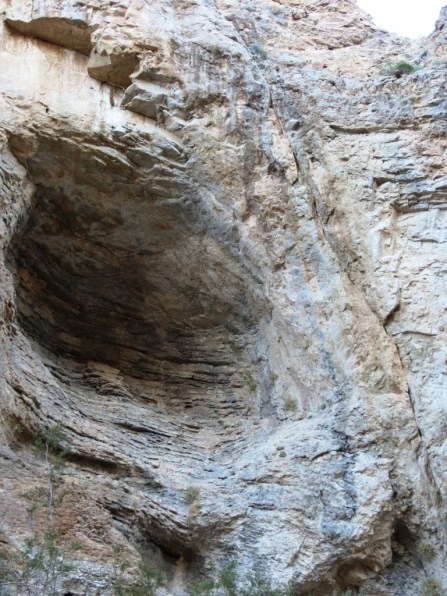 Jonathan's masterpiece La Lune climbs the right side of the arching cave.
