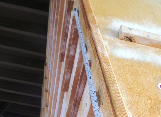 The distance from the top of the fourth rung to the top of the second rung: 40 cm.