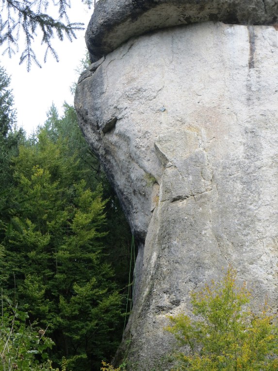 Ghettoblaster (with the green rope) climbs the steep west face of Rabenfels.