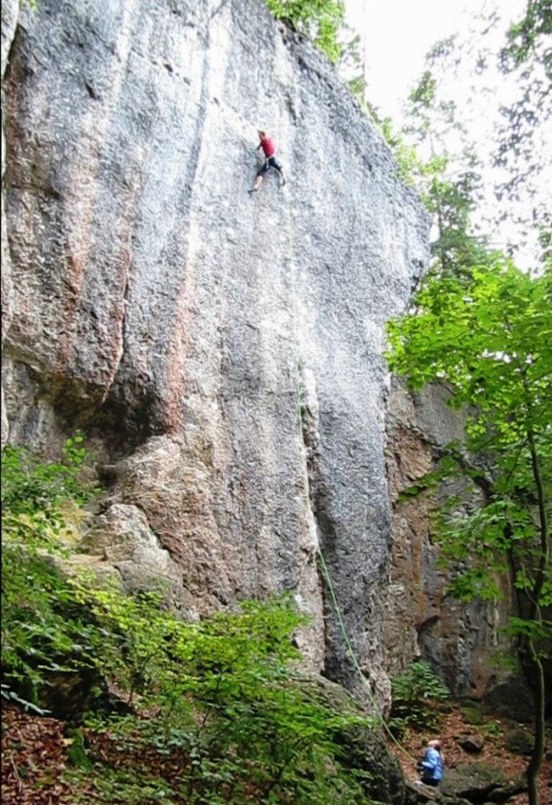 Beginning the crux traverse on Sautanz.