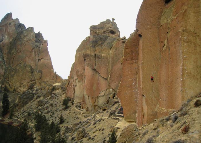 To Bolt Or Not To Be sits in the middle of Smith's "Main Area". Not a good place to hide from the crowds. If you're wondering, "will Mark ever tire of posting pics of himself on To Bolt?" the answer is "no!"